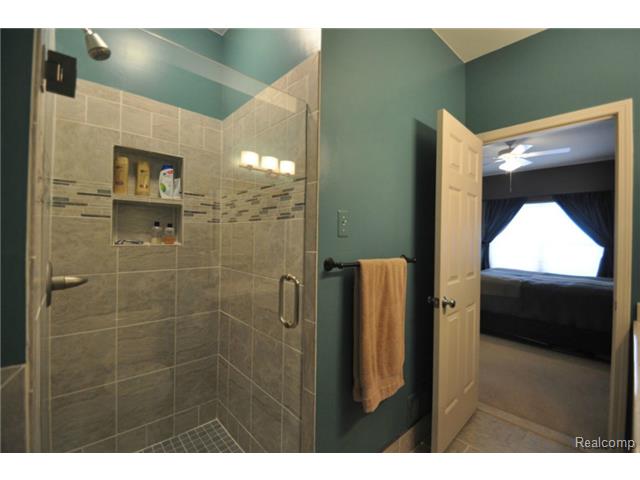 25562 Portico Full Bathroom